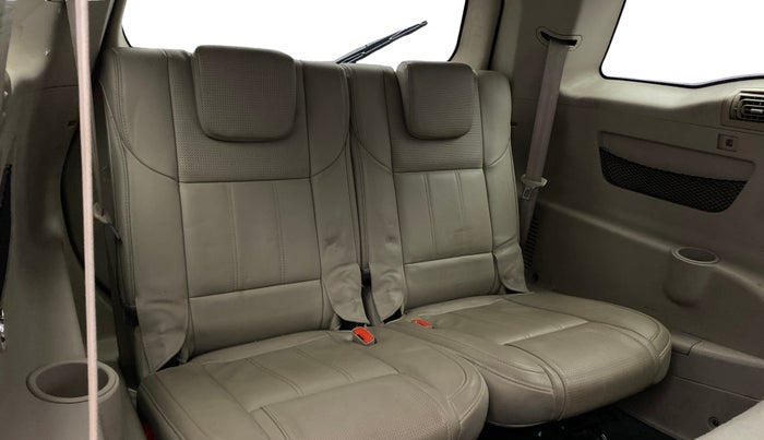 2016 Mahindra XUV500 W8, Diesel, Manual, 1,23,899 km, Third Seat Row ( optional )