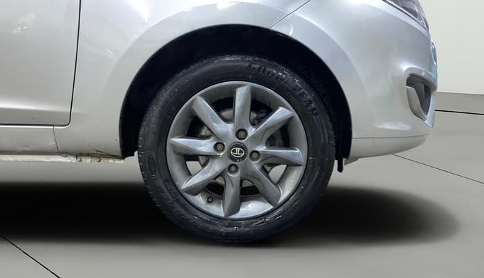2015 Tata Bolt XT REVOTRON, CNG, Manual, 48,575 km, Right Front Wheel
