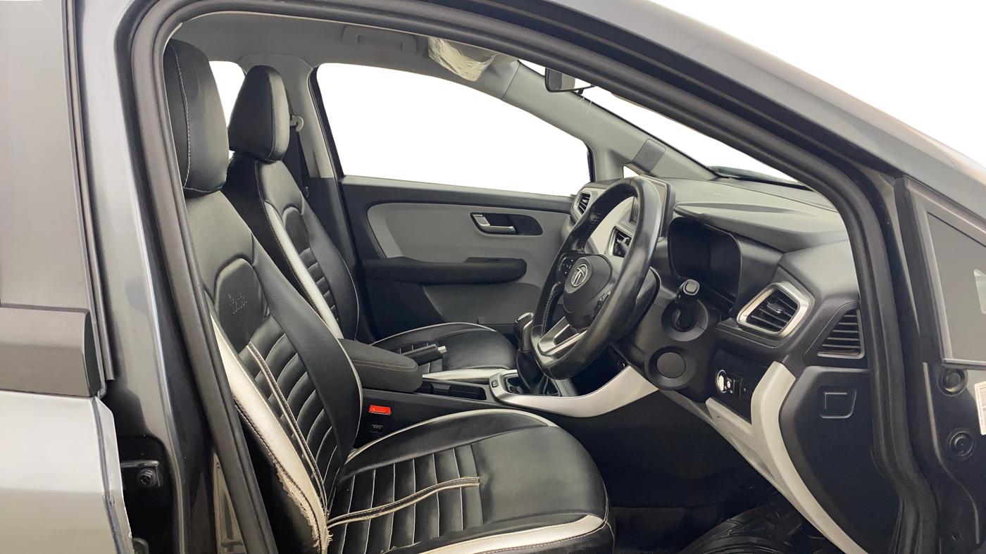 2020 Tata ALTROZ XZ PETROL, CNG, Manual, 80,571 km, Right Side Front Door Cabin