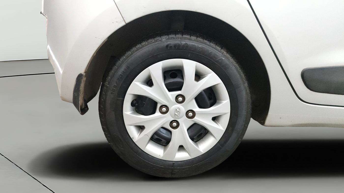 2015 Hyundai Grand i10 SPORTZ 1.2 KAPPA VTVT, Petrol, Manual, 31,211 km, Right Rear Wheel