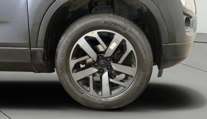 2023 Tata Harrier XZA PLUS RED DARK EDITION , Diesel, Automatic, 73,208 km, Right Front Wheel