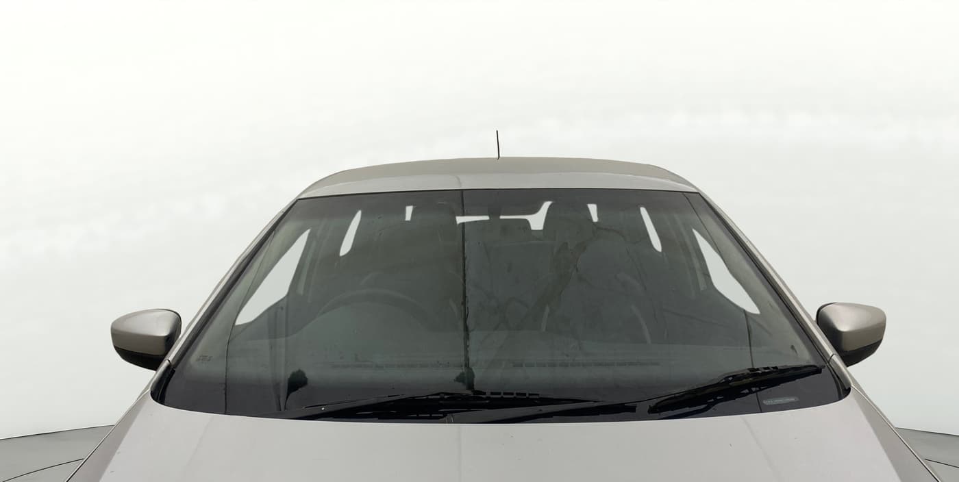 2014 Volkswagen Polo COMFORTLINE 1.5L, Diesel, Manual, 1,13,912 km, Front Windshield