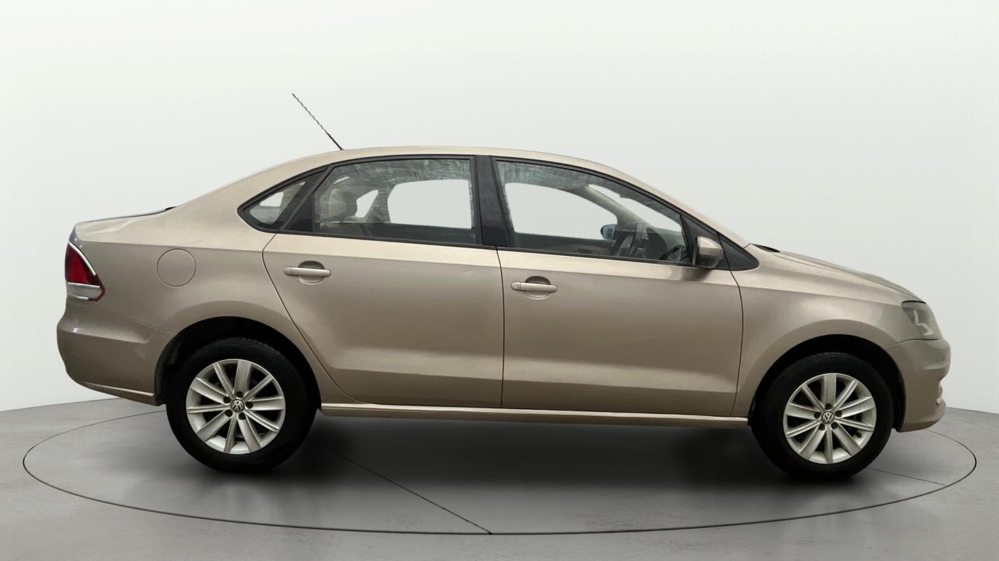 2015 Volkswagen Vento HIGHLINE 1.6 MPI, Petrol, Manual, 67,135 km, Right Side View