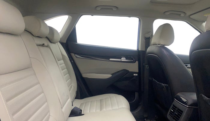 2019 KIA SELTOS GTX PLUS DCT 1.4 PETROL, Petrol, Automatic, 28,337 km, Right Side Rear Door Cabin