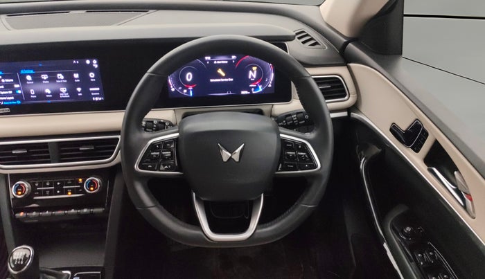 2022 Mahindra XUV700 AX 7 P MT 7 STR, Petrol, Manual, 31,275 km, Steering Wheel Close Up