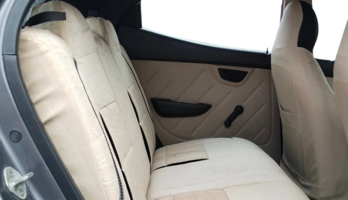 2017 Hyundai Eon MAGNA +, Petrol, Manual, 33,978 km, Right Side Rear Door Cabin