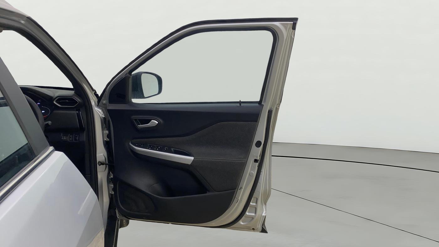 2021 Nissan MAGNITE XV PREMIUM, CNG, Manual, 39,567 km, RHS Front Door