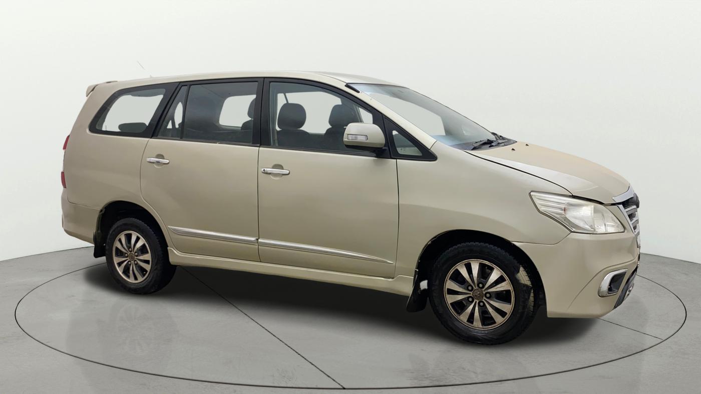 2015 Toyota Innova 2.5 VX 7 STR, Diesel, Manual, 94,748 km, Right Front Diagonal