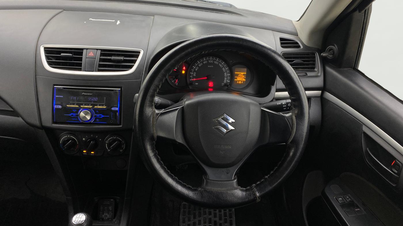2017 Maruti Swift LXI (O), Petrol, Manual, 40,597 km, Steering Wheel Close Up