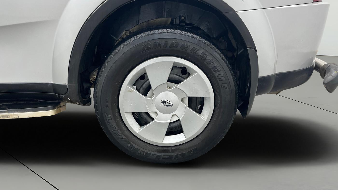 2017 Mahindra XUV500 W6, Diesel, Manual, 90,003 km, Left Rear Wheel