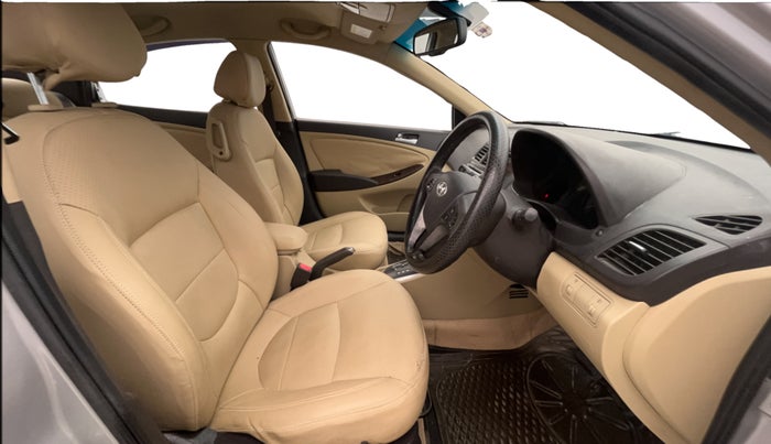 2015 Hyundai Verna FLUIDIC 4S1.6 VTVT S O AT, Petrol, Automatic, 80,101 km, Right Side Front Door Cabin