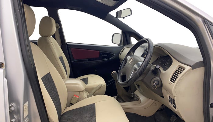 2014 Toyota Innova 2.5 GX 8 STR, Diesel, Manual, 73,319 km, Right Side Front Door Cabin