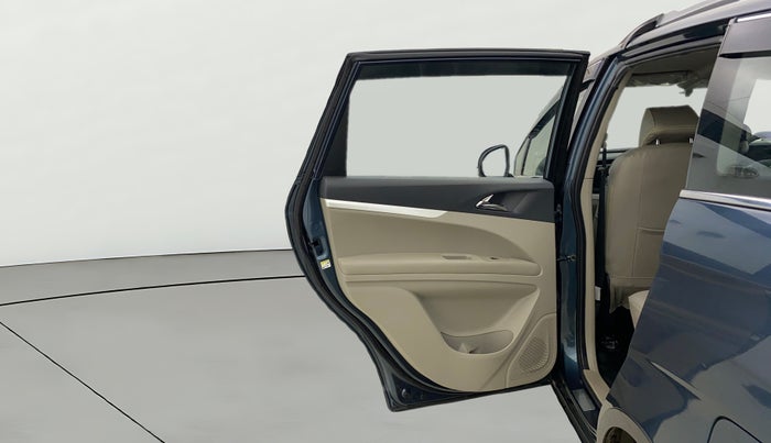 2021 Mahindra MARAZZO M 6 + 7 STR, Diesel, Manual, 15,831 km, LHS Rear Door