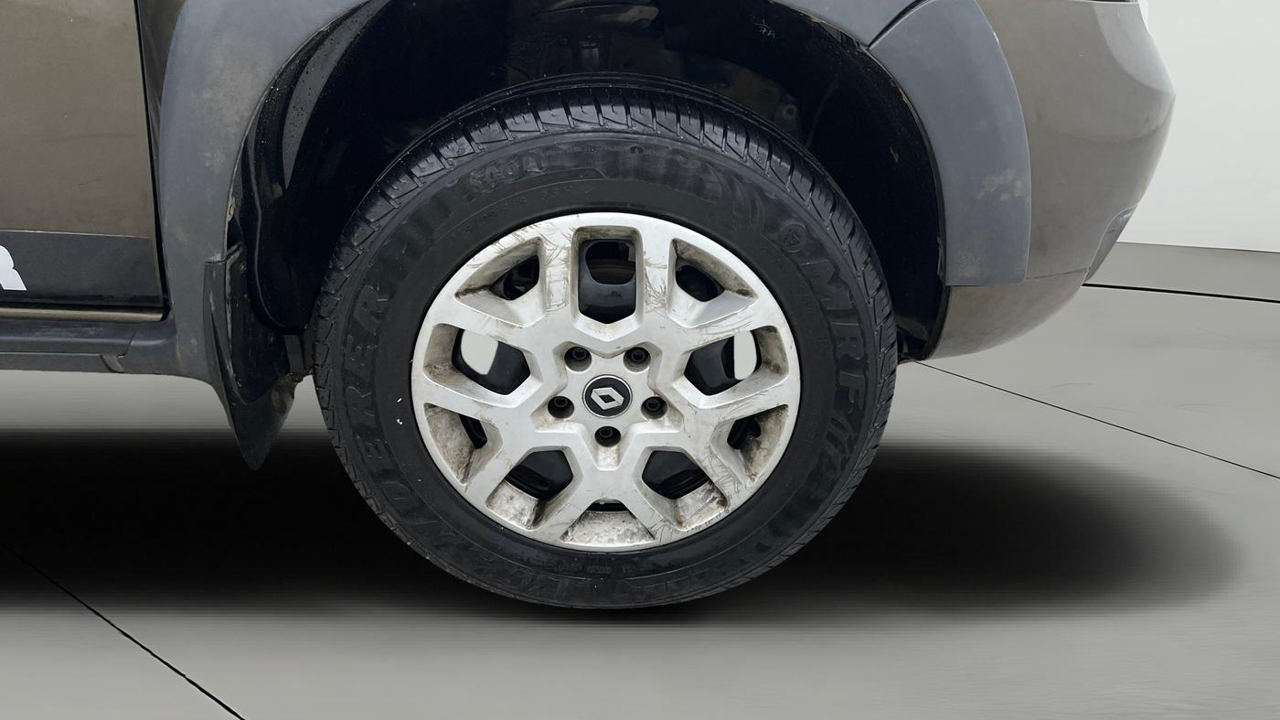 2017 Renault Duster RXL PETROL, Petrol, Manual, 67,583 km, Right Front Wheel