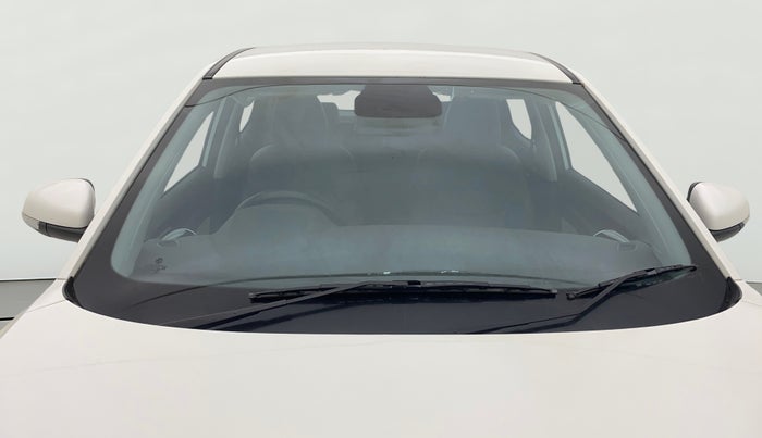 2023 MG ASTOR STYLE 1.5 MT, Petrol, Manual, 30,803 km, Front Windshield