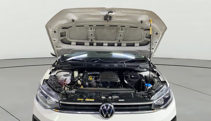 2023 Volkswagen VIRTUS TOPLINE TSI 1.0 MT, Petrol, Manual, 48,614 km, Open Bonet