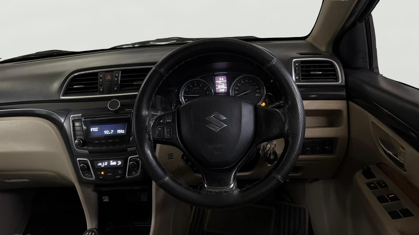 2015 Maruti Ciaz VXI+, Petrol, Manual, 92,577 km, Steering Wheel Close Up