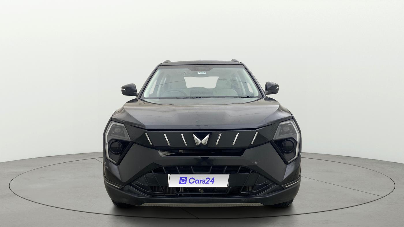 2025 Mahindra XUV 3XO AX5 1.2 L TCMPFI AT, Petrol, Automatic, 13,681 km, Front