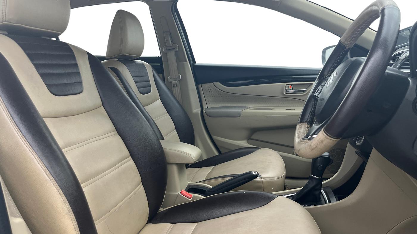 2016 Maruti Ciaz VXI+AT, Petrol, Automatic, 1,05,975 km, Right Side Front Door Cabin