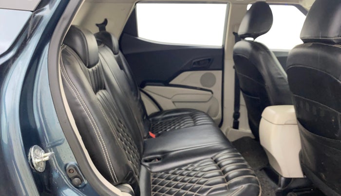 2022 Mahindra XUV300 W4 1.5 DIESEL, Diesel, Manual, 49,824 km, Right Side Rear Door Cabin