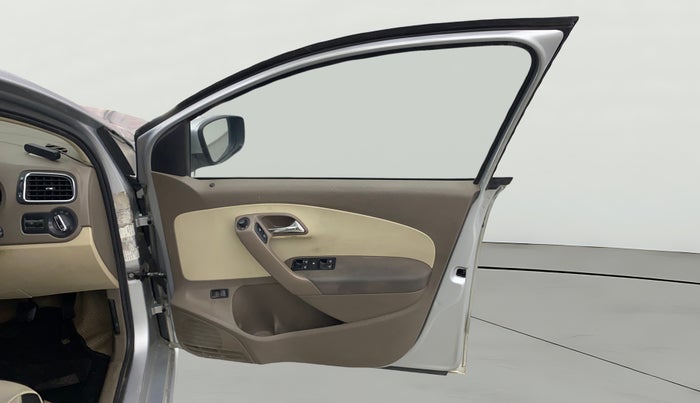 2013 Skoda Rapid ELEGANCE 1.6 TDI CR MT, Diesel, Manual, 1,46,490 km, RHS Front Door