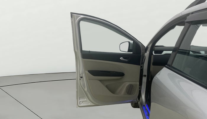 2020 Renault TRIBER RXZ, Petrol, Manual, 22,206 km, LHS Front Door