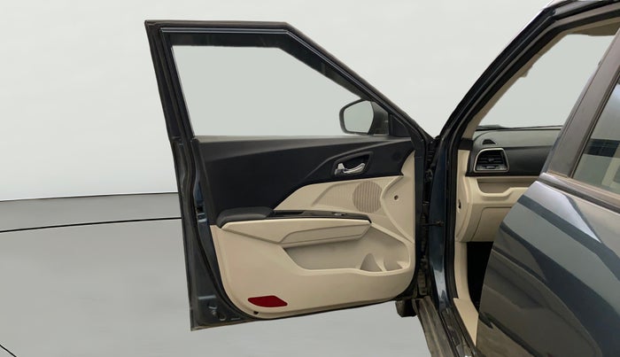 2022 Mahindra XUV300 W8 (O) 1.2 PETROL AMT, Petrol, Automatic, 47,445 km, LHS Front Door