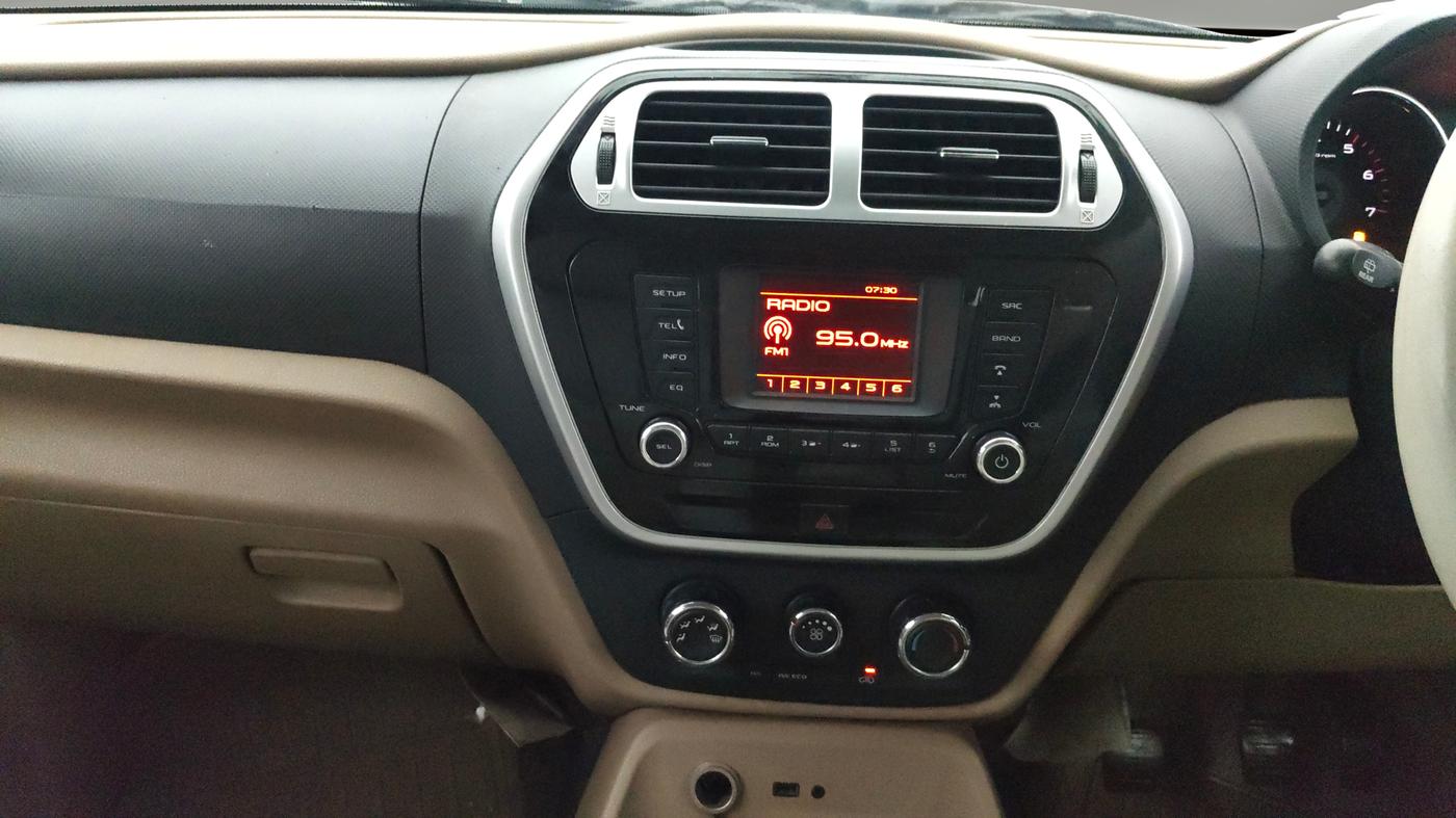 2016 Mahindra TUV300 T8, Diesel, Manual, 48,734 km, Air Conditioner