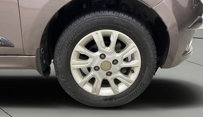 2017 Tata Tiago XZA PETROL, Petrol, Automatic, 66,985 km, Right Front Wheel