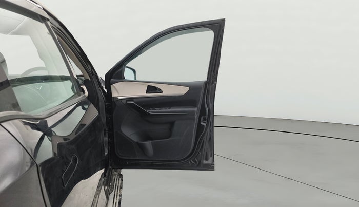 2024 Mahindra XUV700 AX5 Petrol AT 7 STR, Petrol, Automatic, 10,524 km, RHS Front Door