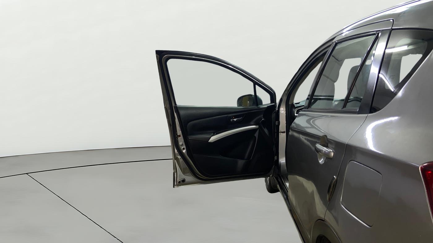2015 Maruti S Cross ALPHA 1.6, Diesel, Manual, 1,32,030 km, LHS Front Door