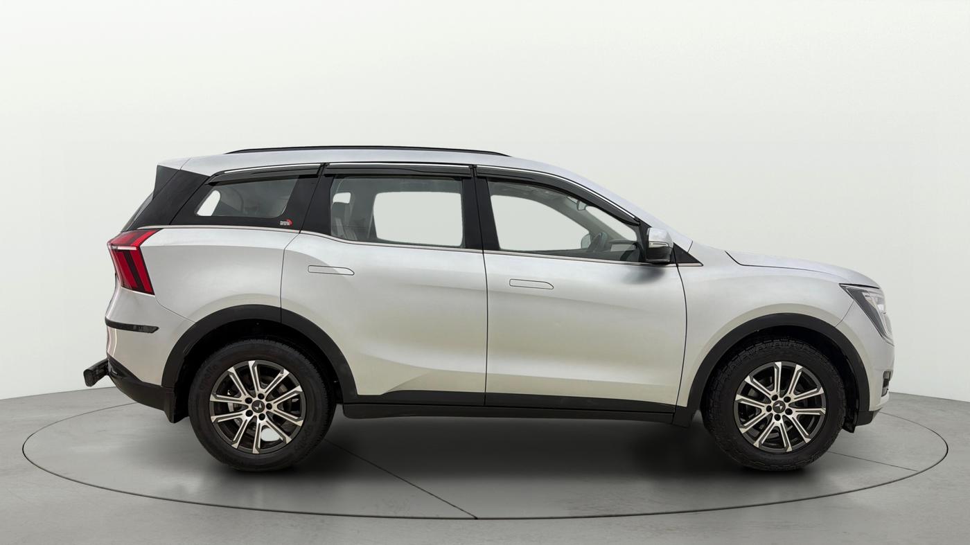 2022 Mahindra XUV700 AX 7 D AT 7 STR, Diesel, Automatic, 84,972 km, Right Side View