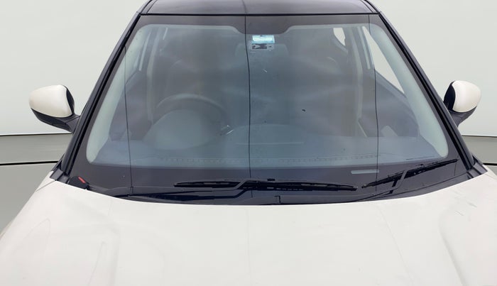 2020 Mahindra XUV300 W6 1.2 PETROL, Petrol, Manual, 53,618 km, Front Windshield
