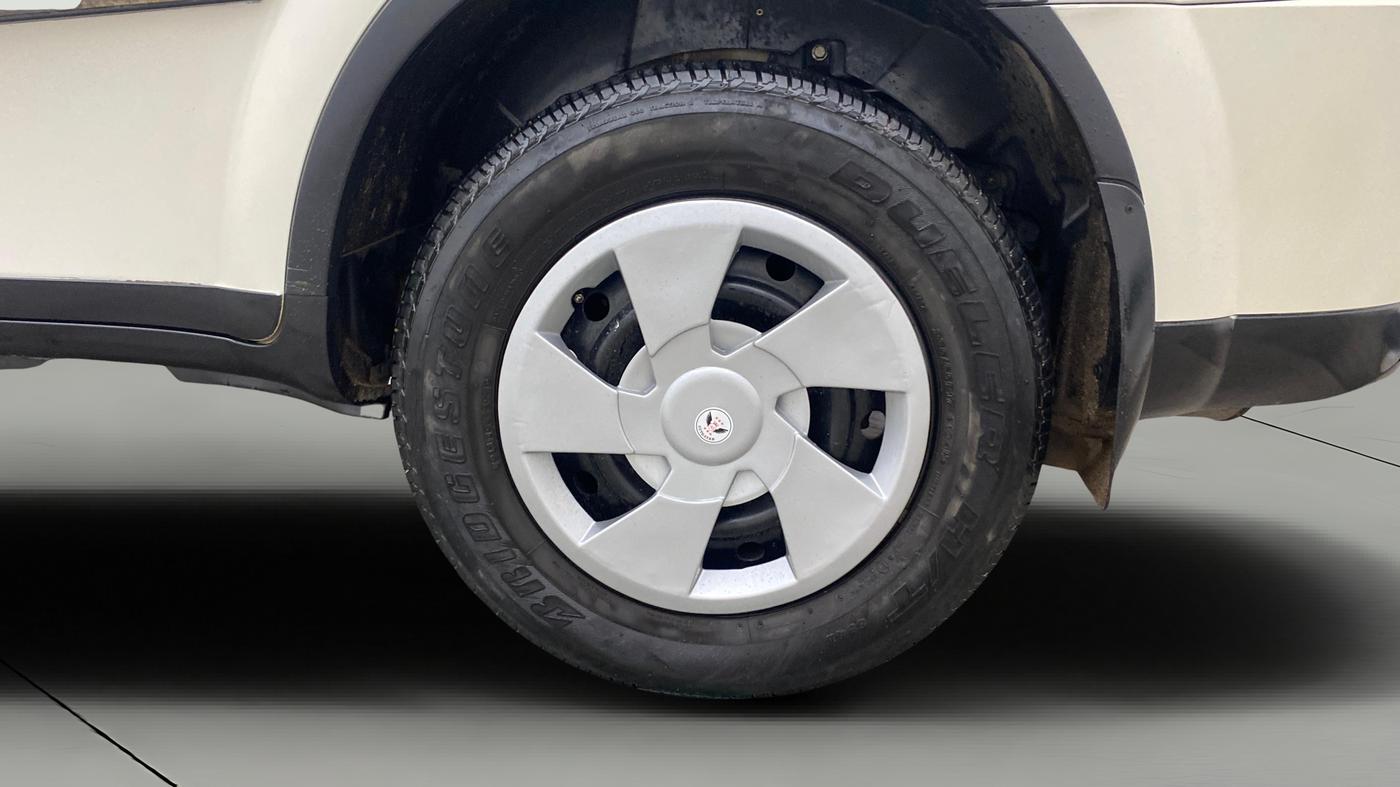 2021 Mahindra XUV500 W7 AT, Diesel, Automatic, 1,25,597 km, Left Rear Wheel