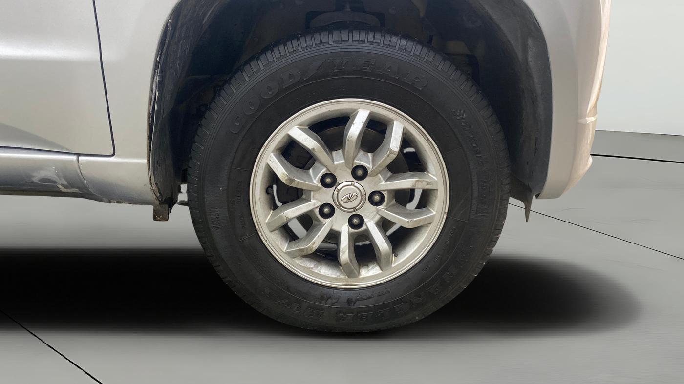 2015 Mahindra TUV300 T8, Diesel, Manual, 96,355 km, Right Front Wheel