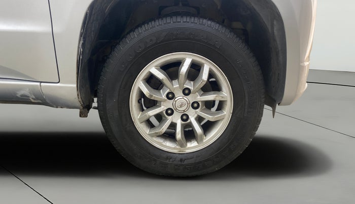 2015 Mahindra TUV300 T8, Diesel, Manual, 96,628 km, Right Front Wheel