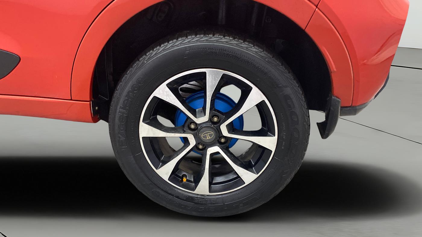 2020 Tata NEXON XZA PLUS SUNROOF PETROL, Petrol, Automatic, 44,718 km, Left Rear Wheel