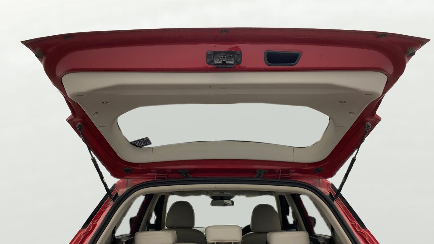 2022 Mahindra XUV300 W8 (O) 1.2 PETROL AMT DUAL TONE, Petrol, Automatic, 29,845 km, Boot Door Open