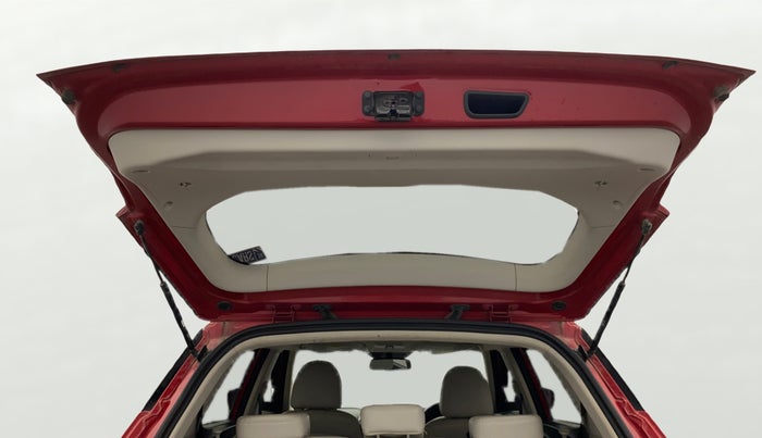 2022 Mahindra XUV300 W8 (O) 1.2 PETROL AMT DUAL TONE, Petrol, Automatic, 29,845 km, Boot Door Open