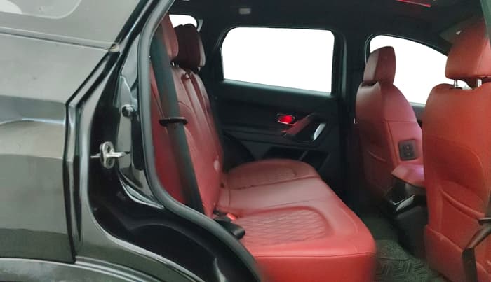 2023 Tata Safari XZ PLUS 2.0L RED DARK EDITION 7 STR MT, Diesel, Manual, 38,406 km, Right Side Rear Door Cabin