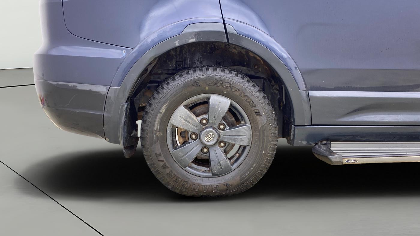 2019 Tata Hexa XM PLUS 4X2 7 STR, Diesel, Manual, 1,22,595 km, Right Rear Wheel