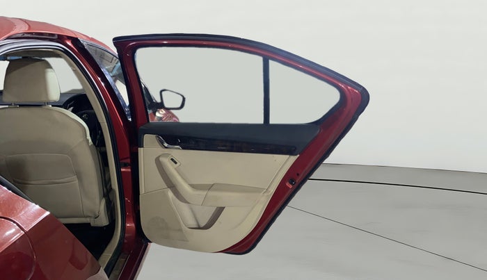 2016 Skoda Octavia STYLE PLUS AT 1.8 TSI, Petrol, Automatic, 53,253 km, RHS Rear Door