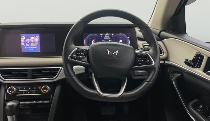 2022 Mahindra XUV700 AX 7 P AT 7 STR, Petrol, Automatic, 78,909 km, Steering Wheel Close Up