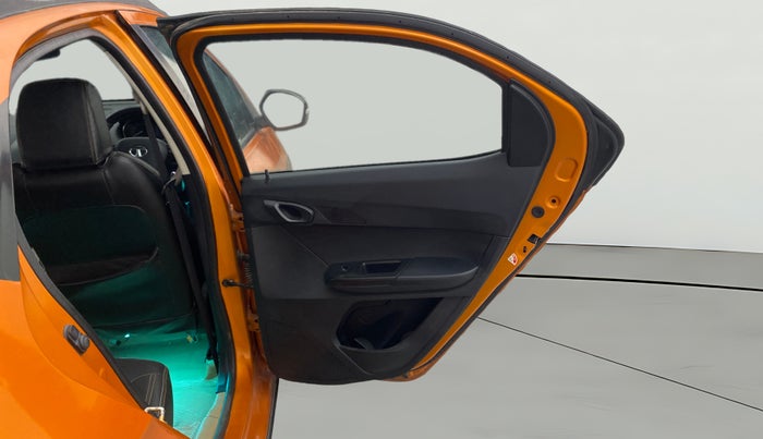 2018 Tata TIAGO NRG PETROL, Petrol, Manual, 1,17,010 km, RHS Rear Door