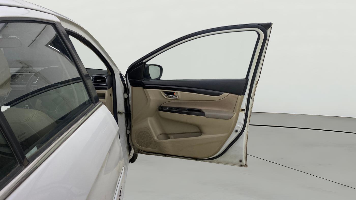 2016 Maruti Ciaz VXI+, Petrol, Manual, 75,442 km, RHS Front Door