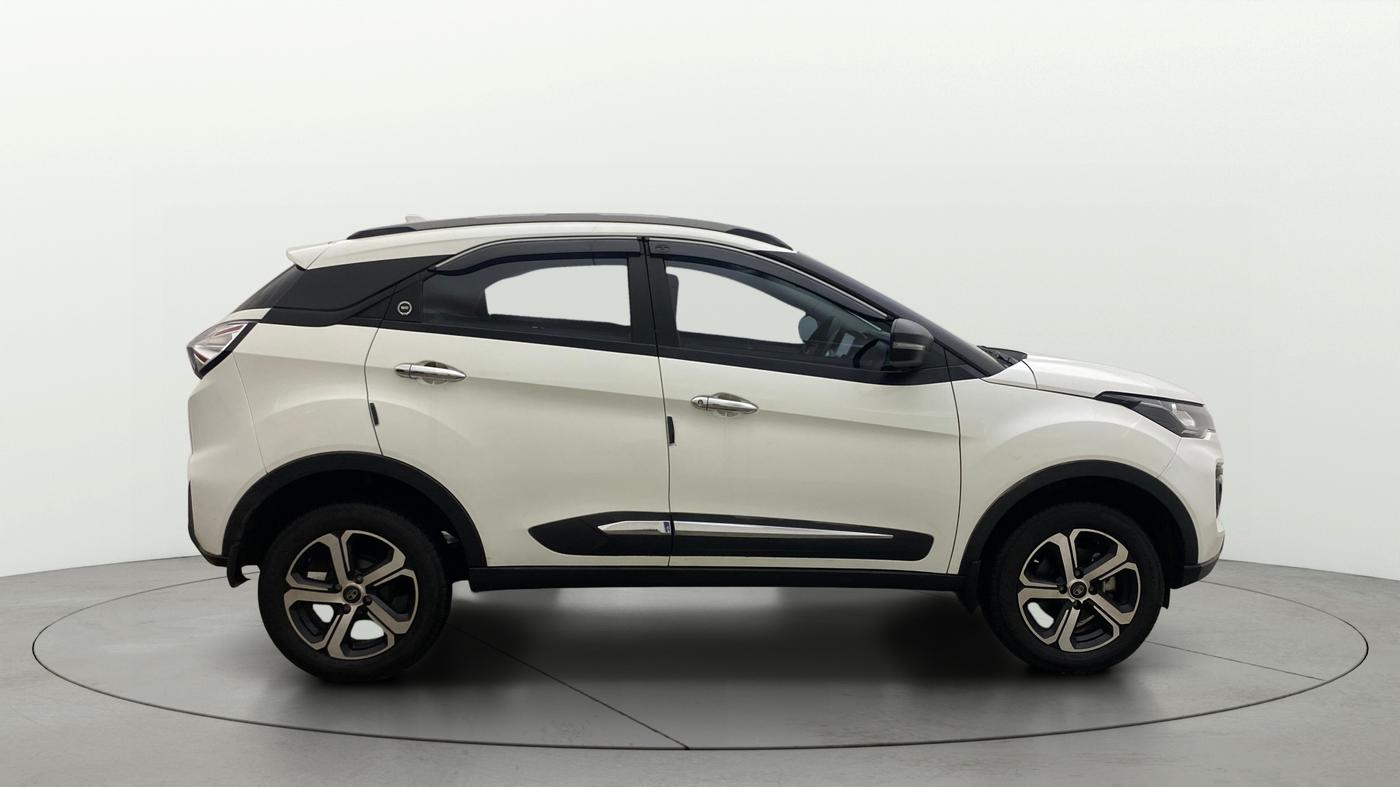 2023 Tata NEXON XM SUNROOF PETROL, Petrol, Manual, 37,031 km, Right Side View