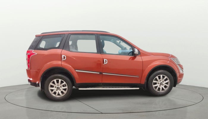 2017 Mahindra XUV500 W9, Diesel, Manual, 1,40,263 km, Right Side View