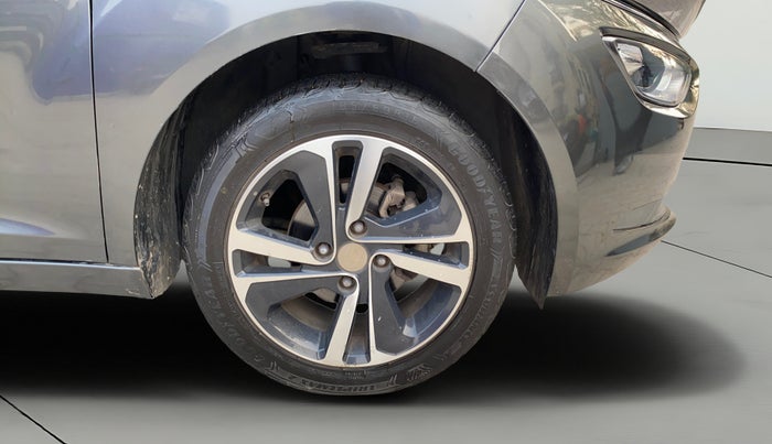 2022 Tata ALTROZ XZA, Petrol, Automatic, 36,755 km, Right Front Wheel