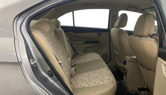 2016 Maruti Ciaz ZXI+, Petrol, Manual, 80,284 km, Right Side Rear Door Cabin
