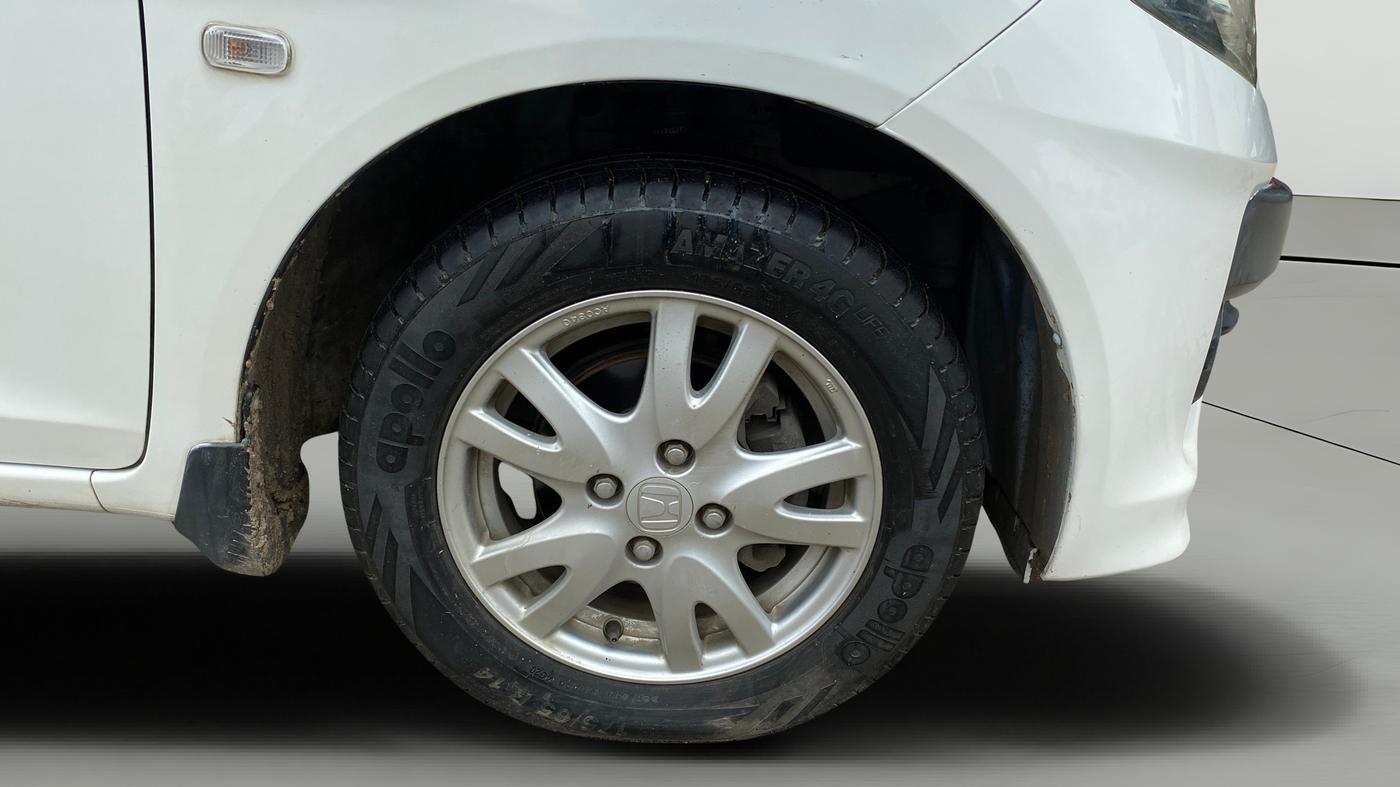 2014 Honda Brio VX AT, Petrol, Automatic, 45,258 km, Right Front Wheel